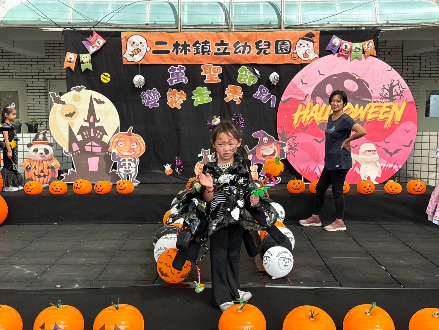 （有影片）／福壽螺卵也能變裝！二林幼兒園萬聖節走秀創意大爆發