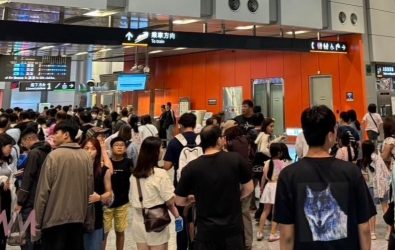 ▲因應自由座旅客需求，高鐵特別在台中以北的高需求區間加開47班自由座列車，其中南下10班、北上37班，均配置8節自由座車廂，行駛南港至台中並停靠沿途各站。（圖／記者蘇榮泉攝）