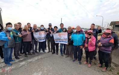 立委劉建國今日邀請國土署署長吳欣修，實地會勘莿桐、元長、褒忠、東勢及水林五鄉鎮，共檢視8項道路改善計畫，預估經費為6,400萬元。（圖／記者蘇榮泉攝）