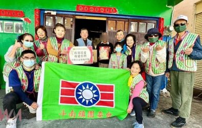 救國團雲林縣團委會將愛心延伸至雲林縣各鄉鎮的弱勢家庭與獨居長者，讓這個寒冬多了一份溫暖。（圖／記者蘇榮泉攝）