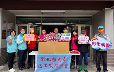 彰化榮民之家收到多個愛心團體及熱心民眾的捐贈物資，讓長輩們感受到來自社會的關懷與祝福，春節氣氛更加濃厚。（彰化榮家提供）