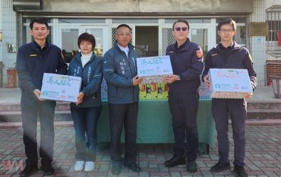 西螺鎮長廖秋萍與鎮民代表會主席林俊甫親自帶隊，表達對基層執勤員警的深切關懷。（圖／記者蘇榮泉翻攝）