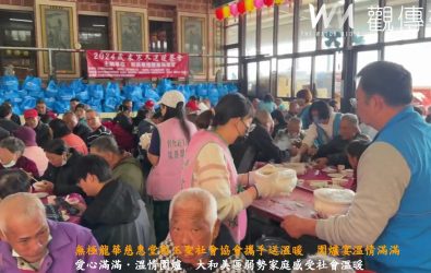 彰化縣慈聖功德慈善會於大村鄉慈聖宮前舉行寒冬送暖活動，有義剪、物資發放、提供每戶1000元紅包，為弱勢家庭帶來溫暖和祝福。（記者陳雅芳攝）