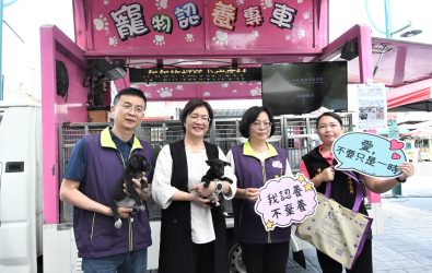 為鼓勵民眾認養流浪動物並照護其健康，彰化縣政府還推出終身免費疫苗和血液檢查服務。（彰化縣政府提供）