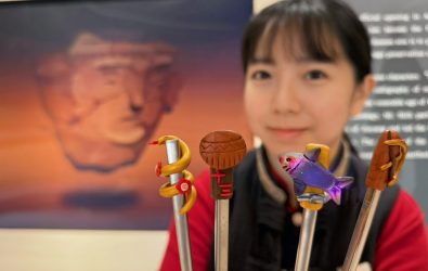 圖1「蛇福雙筷樂」製作史前陶偶環保筷。