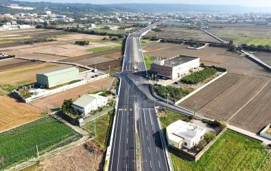全長28.2公里的彰化縣東彰道路全線通車，全線未設置測速照相桿或科技執法，恐成為飆車族的「天堂」。（記者陳雅芳攝）