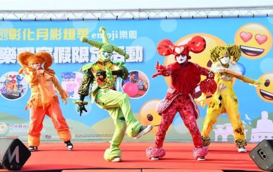 2025彰化月影燈季系列活動正式啟動，活動在八卦山大佛風景區九龍池前廣場拉開序幕，現場氣氛熱鬧無比。（記者陳雅芳攝）