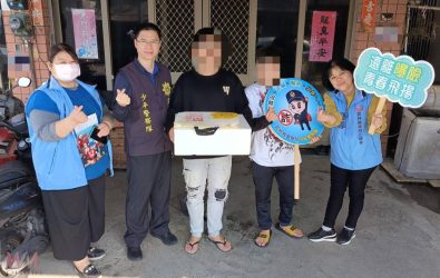 縣警察局積極推動「雙B計畫」，以「防飢、防寒」為核心，協助高關懷少年及資源薄弱家庭，送上寒冬溫暖。（圖／記者蘇榮泉翻攝）