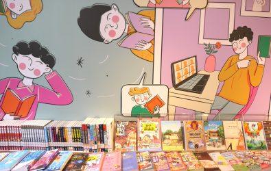 彰化縣文化局4日起，在彰化縣立圖書館1樓開架閱覽區舉辦「閱讀人生」新書展，邀請大家前來借閱。（彰化縣文化局提供）