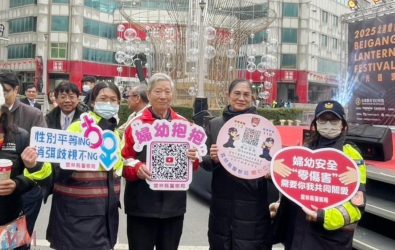 北港分局全面啟動北港燈會安全維護措施暨識詐犯罪預防宣導，積極向民眾傳達防詐、防竊與交通安全觀念。（圖／記者蘇榮泉翻攝）