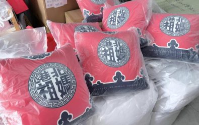 凡捐血者可獲得限量北港媽祖抱枕及千順將軍鑰匙圈精美贈品，以表達對熱心捐血民眾的感謝。（圖／翻攝自張淑萍臉書）