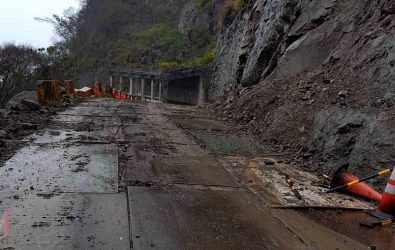 豪雨引發土石坍方，阿里山鄉169縣道部分路段封閉改道。（圖/嘉義縣政府提供）