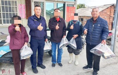 雲林地區氣溫驟降，北港分局啟動低溫關懷機制，結合勤區查察勤務與村里通報網絡，積極走訪轄內獨居長者及困苦家庭。（圖／記者蘇榮泉翻攝）