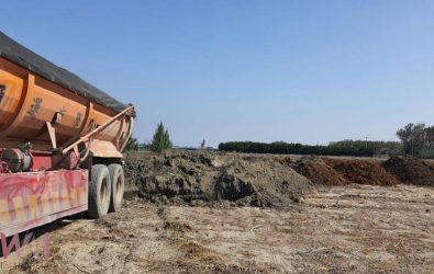 雲林地檢署強調，非法回填事業廢棄物嚴重影響土地資源，甚至可能污染地下水，造成不可逆的環境破壞。（圖／雲林地檢署提供）