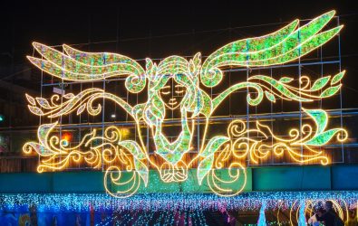 自信橋上5米高的「光之女神」，象徵著她對中港大排的祝福與守護_0