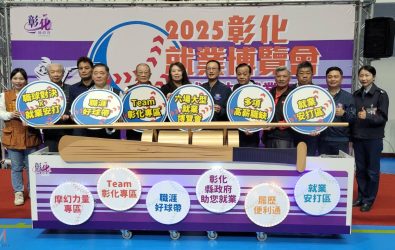 2025年首場大型就業博覽會「職球對決 x 就業安打」在彰化縣立體育館登場，吸引大批求職者前來挑戰新機會。（記者陳雅芳攝）