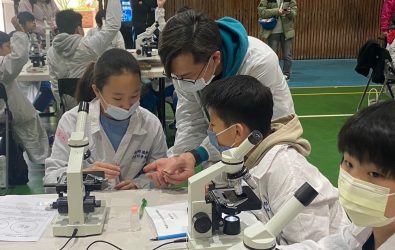11402223-211桃園科學營教育營隊學生動手玩實驗