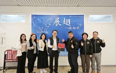彰化縣榮民服務處與國立彰化師範大學進修學院進行業務交流，雙方就退除役官兵的教育與職訓進修問題展開深入討論。（記者陳雅芳攝）