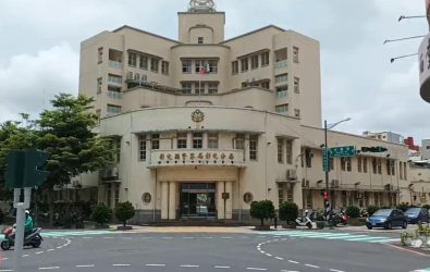 一對夫妻在賣場停車場的休旅車內進行「車震」，彰化警分局接獲賣場報案，已通知當事人到案說明。（記者陳雅芳攝）