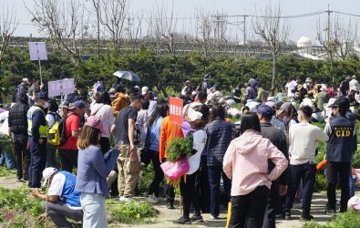 2025國際台灣胡蘿蔔日吸引約1萬5千名來自全國各地的民眾齊聚一堂，共同體驗「下田拔彩色胡蘿蔔」的樂趣。（圖／記者蘇榮泉攝）