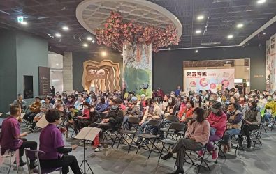 嘉博館之夜於228連續假期的周五夜晚開演，吸引了超過200位觀眾的熱烈參與。（圖/嘉義市政府提供）