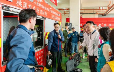 1140310-221桃園八德聯明工業區聯誼會捐贈小型水箱消防車。