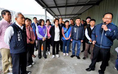 彰化縣政府進行動瑤鳳路一段拓寬工程，彰化縣長王惠美前往瑤鳳路視察工程進度，預計於7月底前完工。（彰化縣政府提供）
