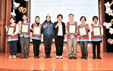 彰化縣文化局舉辦「114年績優志工表揚暨隊員大會」，縣長王惠美表揚37名優秀志工，感謝他們無私奉獻。（記者陳雅芳攝）