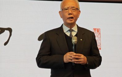 頂新和德文教基金會創辦人魏應充分享了基金會過去十年的成長歷程，並談到「初心」對其所帶來的深遠影響。（記者陳雅芳攝）