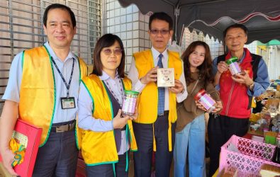 土銀與凱基人壽快閃義賣26日在土銀嘉義分行廣場登場。(圖／記者邱嘉琪攝)