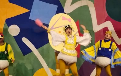 彰化縣114年親子劇場鄉鎮巡演活動，巡演來到鹿港鹿江國際中小學，兒童劇《哈囉！醜小鴨》，吸引了近1500名大小觀眾欣賞。（彰化縣政府提供）