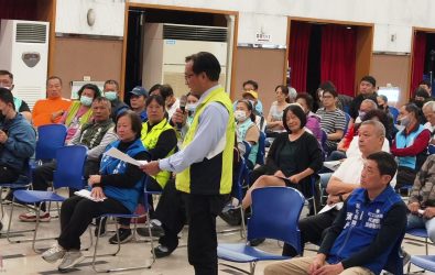 交通部鐵道局舉辦彰化鐵路高架化工程先期環境影響說明會，以便聽取更多民眾意見。（記者陳雅芳攝）