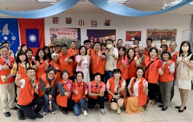 彰化榮欣志工隊不辭路程遙遠，前往新竹榮民之家為榮家長輩們獻上精彩表演與深情陪伴。（彰化榮服處提供）