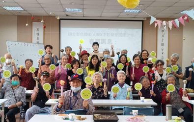中彰榮家與彰師大開辦樂齡春日療癒課程．引導長輩以五感感受春天氣息，舒緩日常累積的壓力與疲勞。（記者陳雅芳攝）