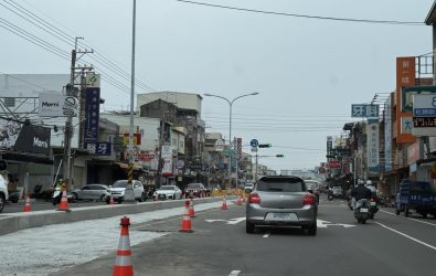 公路局彰化工務段針對彰南路一至三段間的15處路口啟動交通改善工程，進行偏心左轉車道與標線調整。（記者陳雅芳攝）