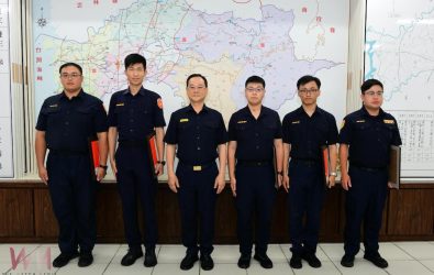 嘉縣警局長李權哲（左三）公開表揚「為民服務優良員警」。（圖/嘉義縣警察局提供）