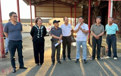 立委劉建國日前邀集農業部農村發展及水土保持署南投分署副分署長陳存凱，聯同雲林縣議員蔡岳儒及元長鄉長李明明等多人，了解社區綠美化工程會勘。（圖／記者蘇榮泉攝）