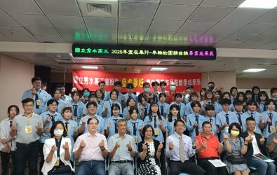 秀水高工室內空間設計科114級畢業暨教學成果展《室在畢行～年輪的圓錐曲線》正式開展啦，學生用作品寫下青春的設計曲線。（記者張溎壕攝）