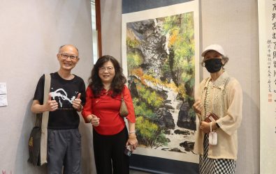 彰化藝術館辦理「彩藝交輝～中彰投青溪聯展」，為期三週的展覽至5月18日止，免費開放參觀。（記者張溎壕攝）