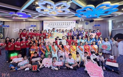 母親節前夕，彰化家扶中心舉辦「2025年新住民自強母親暨模範寄養媽媽表揚典禮」，「手望」象徵她們用雙手築起家的堡壘。（記者陳雅芳攝）