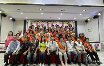 永靖鄉公所舉辦「母愛慈德．幸福五月」母親節慶祝暨表揚活動，讓鄉親們在溫馨祝福中，共度一個難忘的母親節。（記者張溎壕攝）