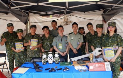 陸軍兵整中心參加大葉大學校園徵才。（大葉大學提供）