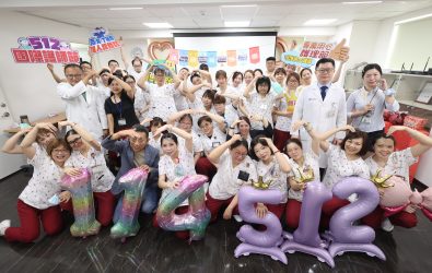 迎接5月12日國際護師節及母親節，員林市宏仁醫院舉行慶祝表揚活動。（宏仁醫院提供）