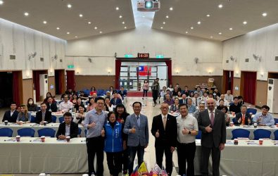 彰化市友好城市美國托倫斯市長陳光豪（前排右3）去年來台和彰化市長林世賢舉行產業座談會。（資料照　彰化市公所提供）