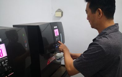 夏季泌尿道感染、結石爆增，秀傳紀念醫院泌尿科醫師溫晨越說，關鍵的元凶，往往就是「喝水太少」。（示意圖　記者陳雅芳攝）