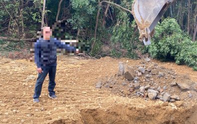 彰化警分局破獲一起非法掩埋建築廢棄物案件，業者將拆除廠房的事業廢棄物就地掩埋，全案依《廢棄物清理法》移送彰化地檢署偵辦。（警方提供）