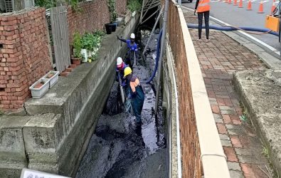 彰化縣政府近年積極推動地面水體垃圾攔除工作，獲得連續五年環境部特優評比，展現卓越成效。（彰化縣政府提供）