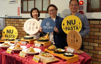 林聰明沙鍋魚頭與唯賀國際餐飲集團聯名合作，林聰明沙鍋魚頭執行長林佳慧(中)、唯賀國際餐飲集團總經理吳家德(右)。(圖／記者邱嘉琪攝)