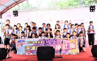 彰化縣政府在員林公園舉辦「彰化詩歌節」，打造一場戶外文藝嘉年華，向詩人屈原致敬，讓民眾在節慶中體驗詩的多元魅力。（記者陳雅芳攝）