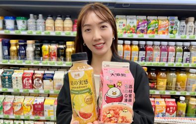 泰山企業歡慶品牌創立75週年，針對夏季市場推出多款創新飲品，包括果茶、氣泡水與仙草系列，搶攻清涼飲品商機。（泰山企業提供）